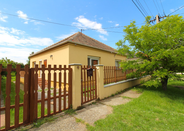 TOP!!! ZREKONŠTRUOVANÝ RD S VEĽKÝM POZEMKOM 939m2