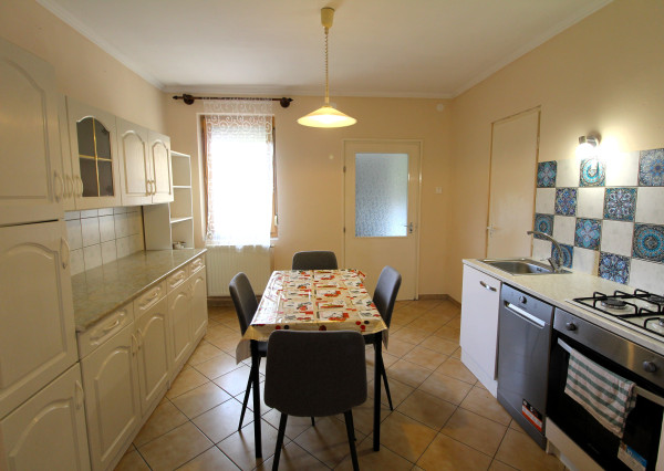 TOP!!! ZREKONŠTRUOVANÝ RD S VEĽKÝM POZEMKOM 939m2