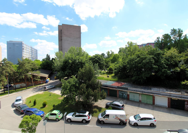 TOP!!! MODERNÝ 2I APARTMÁN S VEĽKÝM BALKÓNOM A PARKOVANÍM V NOVOSTAVBE