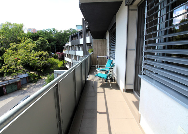 TOP!!! MODERNÝ 2I APARTMÁN S VEĽKÝM BALKÓNOM A PARKOVANÍM V NOVOSTAVBE