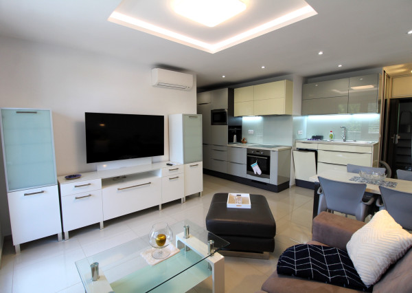 TOP!!! MODERNÝ 2I APARTMÁN S VEĽKÝM BALKÓNOM A PARKOVANÍM V NOVOSTAVBE