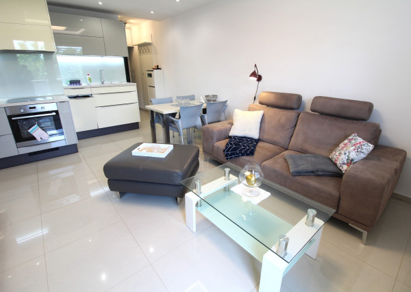 TOP!!! MODERNÝ 2I APARTMÁN S VEĽKÝM BALKÓNOM A PARKOVANÍM V NOVOSTAVBE