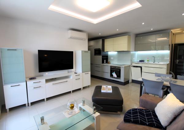 TOP!!! MODERNÝ 2I APARTMÁN S VEĽKÝM BALKÓNOM A PARKOVANÍM V NOVOSTAVBE