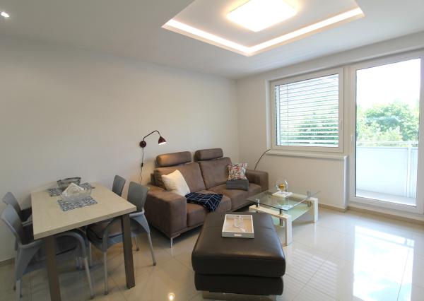TOP!!! MODERNÝ 2I APARTMÁN S VEĽKÝM BALKÓNOM A PARKOVANÍM V NOVOSTAVBE