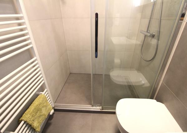 TOP!!! MODERNÝ 2I APARTMÁN S VEĽKÝM BALKÓNOM A PARKOVANÍM V NOVOSTAVBE