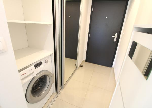 TOP!!! MODERNÝ 2I APARTMÁN S VEĽKÝM BALKÓNOM A PARKOVANÍM V NOVOSTAVBE