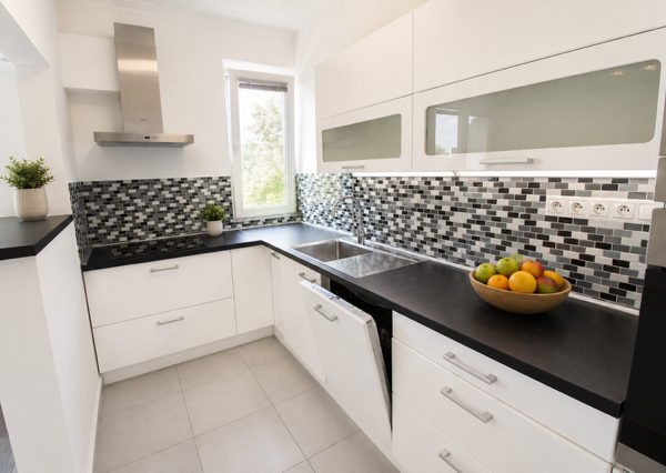 PRIESTRANNÝ, KOMPLETNE ZREKONŠTRUOVANÝ 3I BYT S BALKÓNOM NA HABURSKEJ
