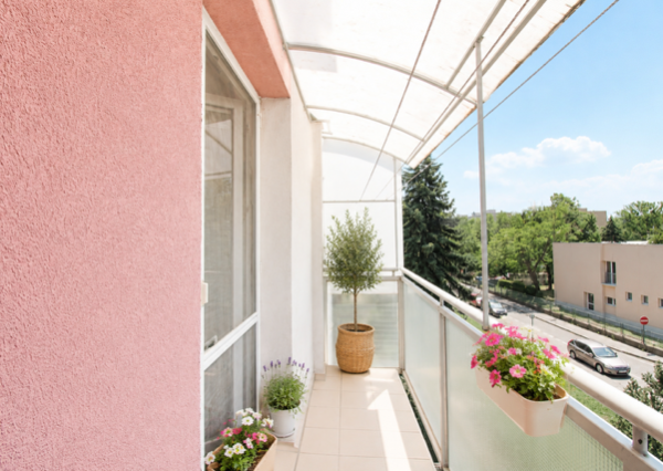 PRIESTRANNÝ, KOMPLETNE ZREKONŠTRUOVANÝ 3I BYT S BALKÓNOM NA HABURSKEJ