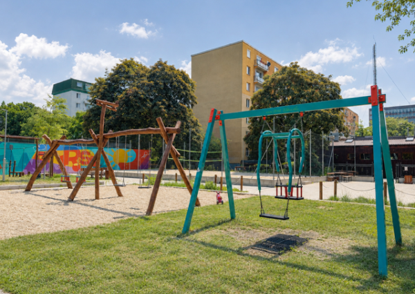 PRIESTRANNÝ, KOMPLETNE ZREKONŠTRUOVANÝ 3I BYT S BALKÓNOM NA HABURSKEJ