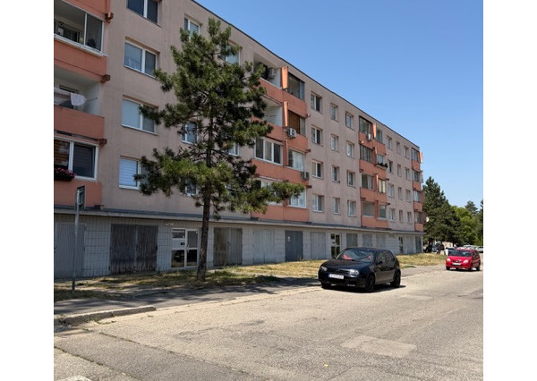 PRIPRAVUJEME NA PREDAJ! 4i byt vo vyhľadávanej lokalite v Dúbravke