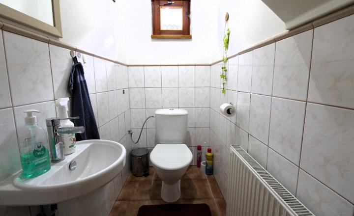 TOP!!! KRÁSNY RODINNÝ DOM S BAZÉNOM A ZÁHRADOU KÚSOK OD ŠALE - fotografia 11
