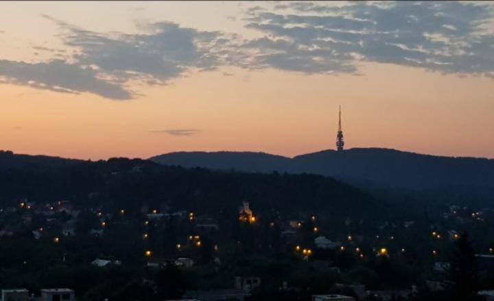 NOVOZREKONŠTRUOVANÝ 2I BYT S NEPRIECHODNÝMI IZBAMI NA KPT. RAŠU - fotografia 2