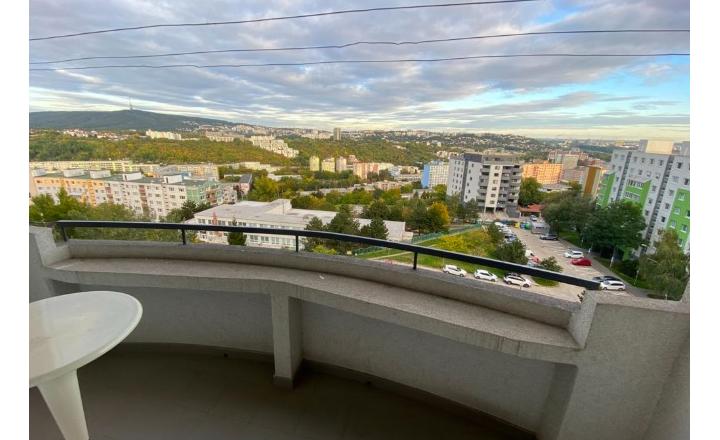 TOP!!! KRÁSNY 2I BYT S 2 BALKÓNMI NA Ľ. FULLU - fotografia 1