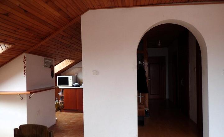 VEĽKÝ 4I PODKROVNÝ BYT S GARÁŽOU A ZÁHRADOU V MLYNSKEJ DOLINE - fotografia 3