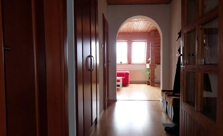 VEĽKÝ 4I PODKROVNÝ BYT S GARÁŽOU A ZÁHRADOU V MLYNSKEJ DOLINE - fotografia 6