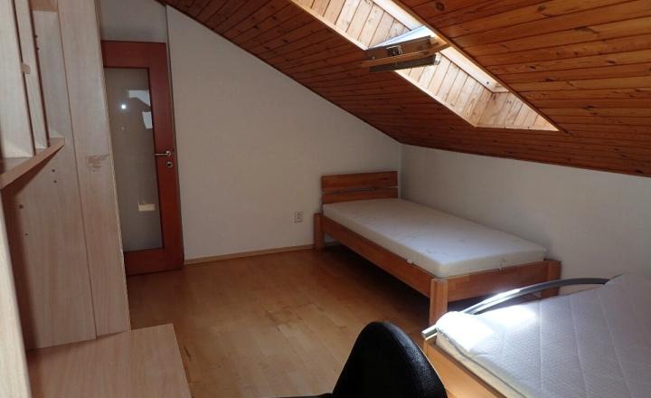 VEĽKÝ 4I PODKROVNÝ BYT S GARÁŽOU A ZÁHRADOU V MLYNSKEJ DOLINE - fotografia 7