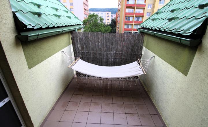 TOP 2,5 izbový byt s podkrovím, terasou a garážou na predaj - fotografia 2