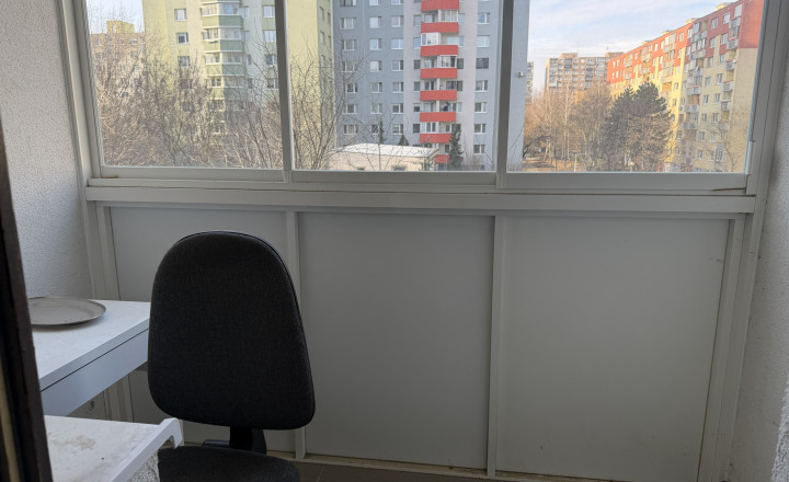 PREDANÉ!!! PREDAJ 2I BYTU VHODNÉHO NA REKONŠTRUKCIU NA Š. KRÁLIKA - fotografia 1