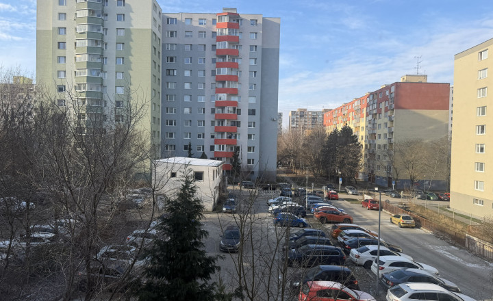 PREDANÉ!!! PREDAJ 2I BYTU VHODNÉHO NA REKONŠTRUKCIU NA Š. KRÁLIKA - fotografia 3