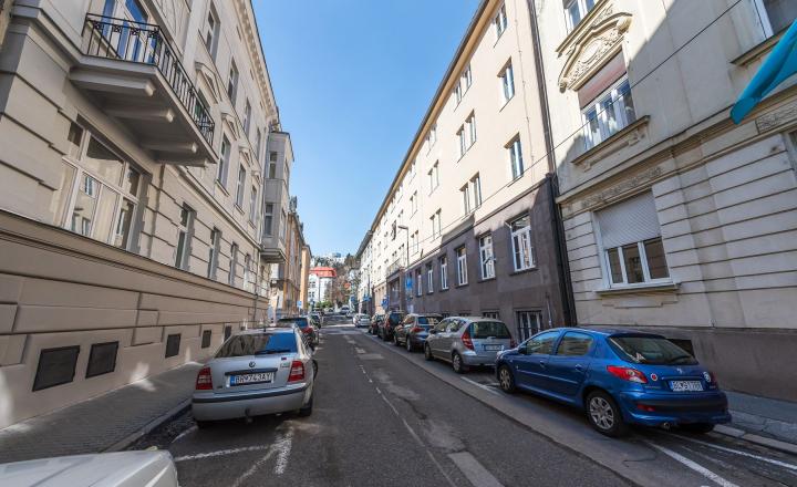 Prenajaté. Luxusný 2-izbový byt s výhľadom na Bratislavský hrad – Gunduličova ulica - fotografia 16