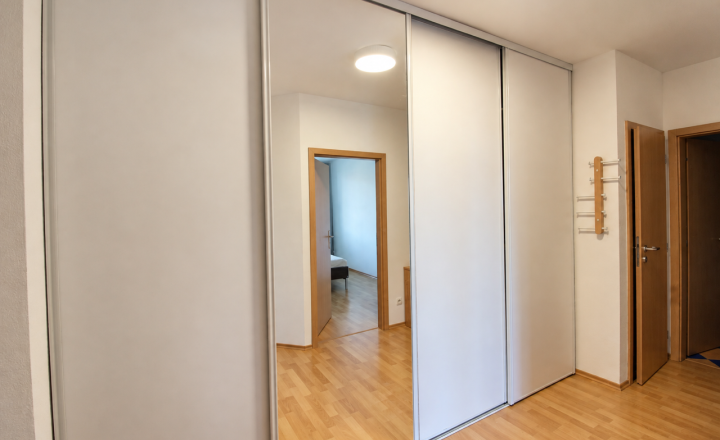 PRIESTRANNÝ 2I BYT (65 m²) S BALKÓNOM A VÝHĽADOM DO PARKU NA ZAČIATKU PETRŽALKY - fotografia 12