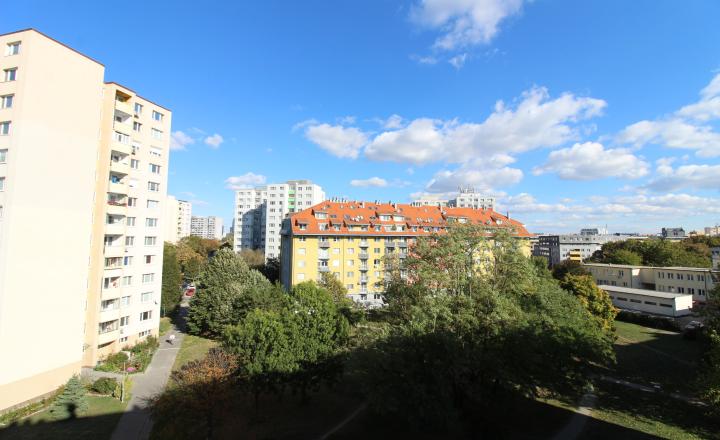 PRIESTRANNÝ 2I BYT (65 m²) S BALKÓNOM A VÝHĽADOM DO PARKU NA ZAČIATKU PETRŽALKY - fotografia 17