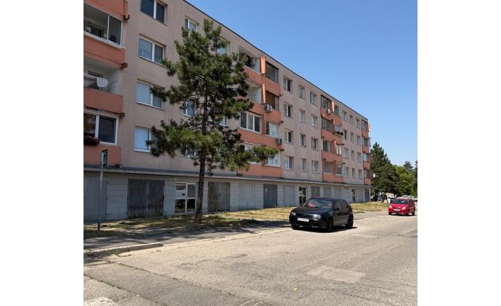 PRIPRAVUJEME NA PREDAJ! 4i byt vo vyhľadávanej lokalite v Dúbravke - fotografia 7