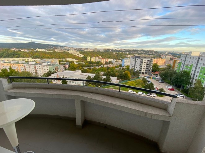 TOP!!! KRÁSNY 2I BYT S 2 BALKÓNMI NA Ľ. FULLU