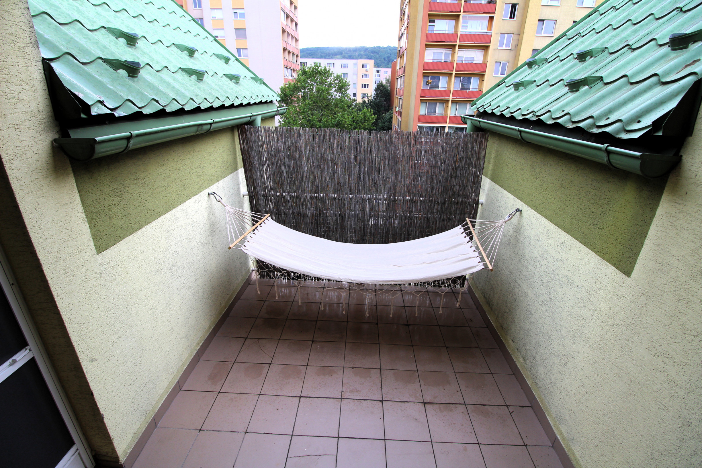 TOP 2,5 izbový byt s podkrovím, terasou a garážou na predaj