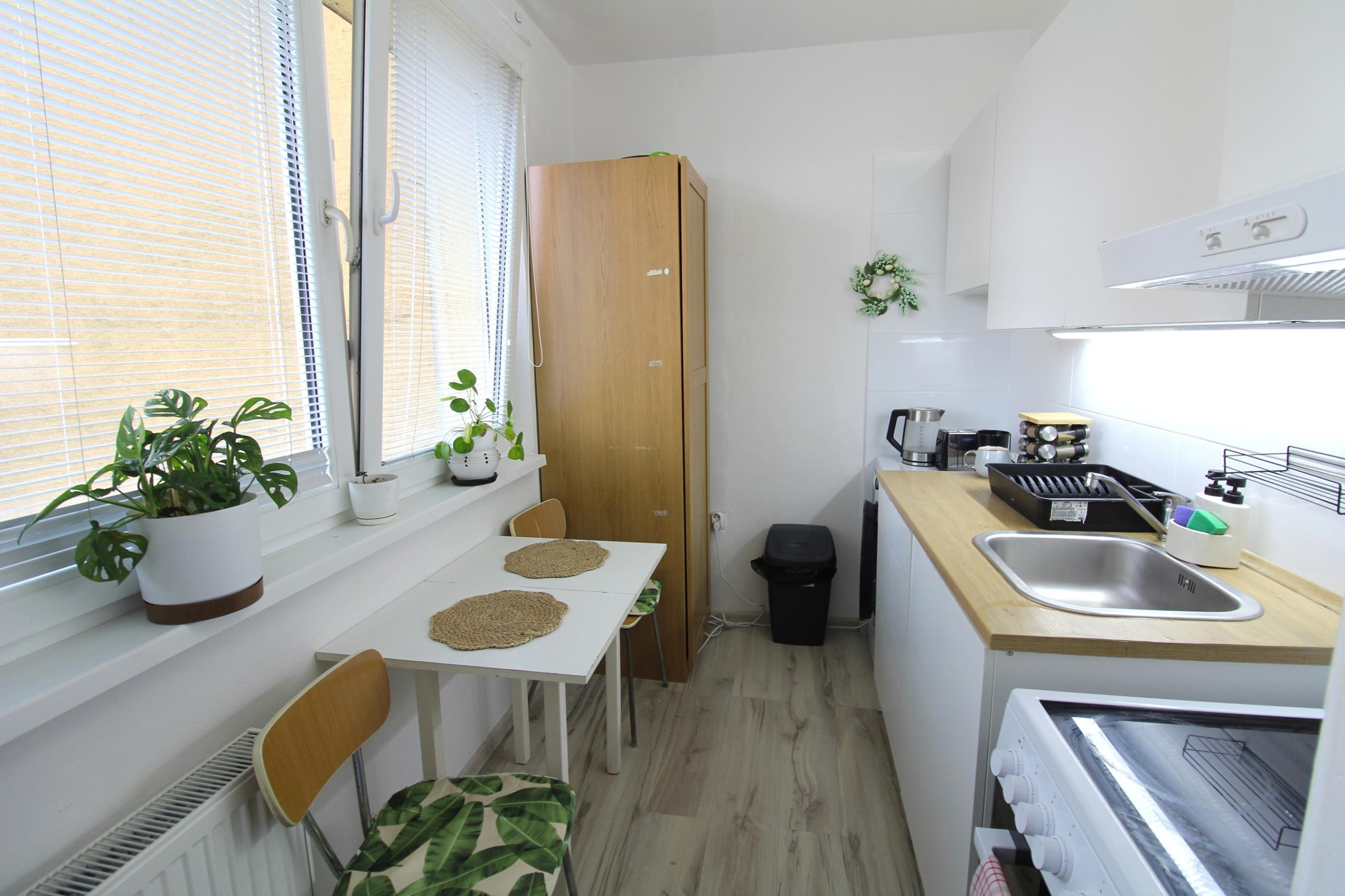 VEĽKÝ, ZREKONŠTRUOVANÝ 1I BYT AJ SO ZARIADENÍM V DÚBRAVKE