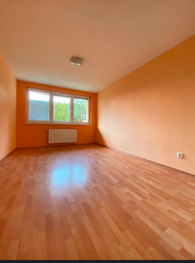 Priestranný 3izbový byt na prenájom s 2mi parkovacími miestami