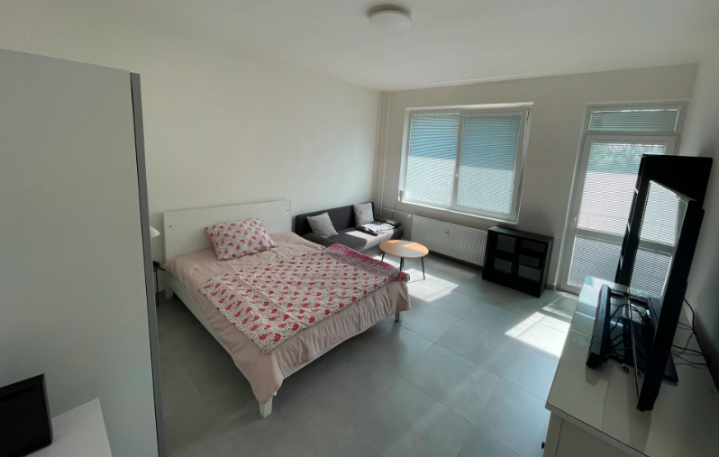 Väčší 1izbový byt na prenájom, v Rači s povolením domácich zvierat