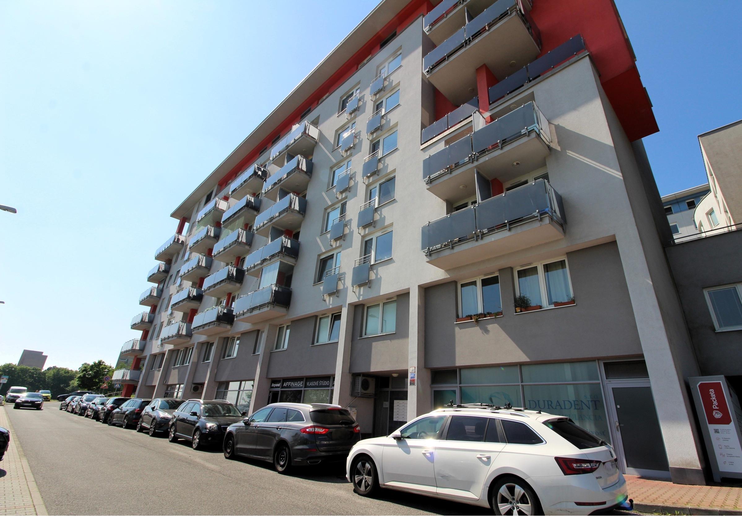 SÚRNE!!! HĽADÁM PRE KLIENTOV NA KÚPU GARÁŽ NA SUMBALOVEJ ULICI