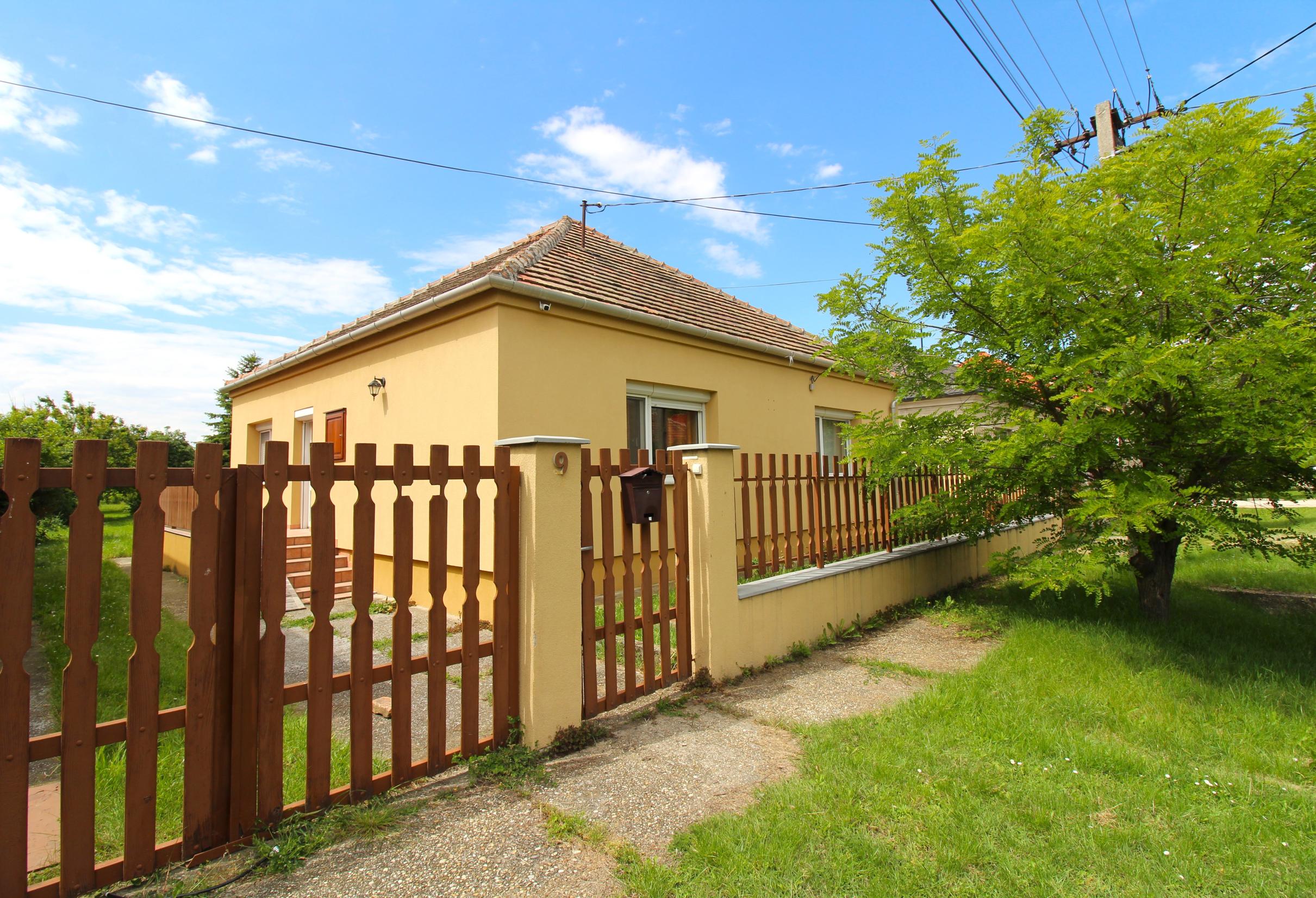 TOP!!! ZREKONŠTRUOVANÝ RD S VEĽKÝM POZEMKOM 939m2