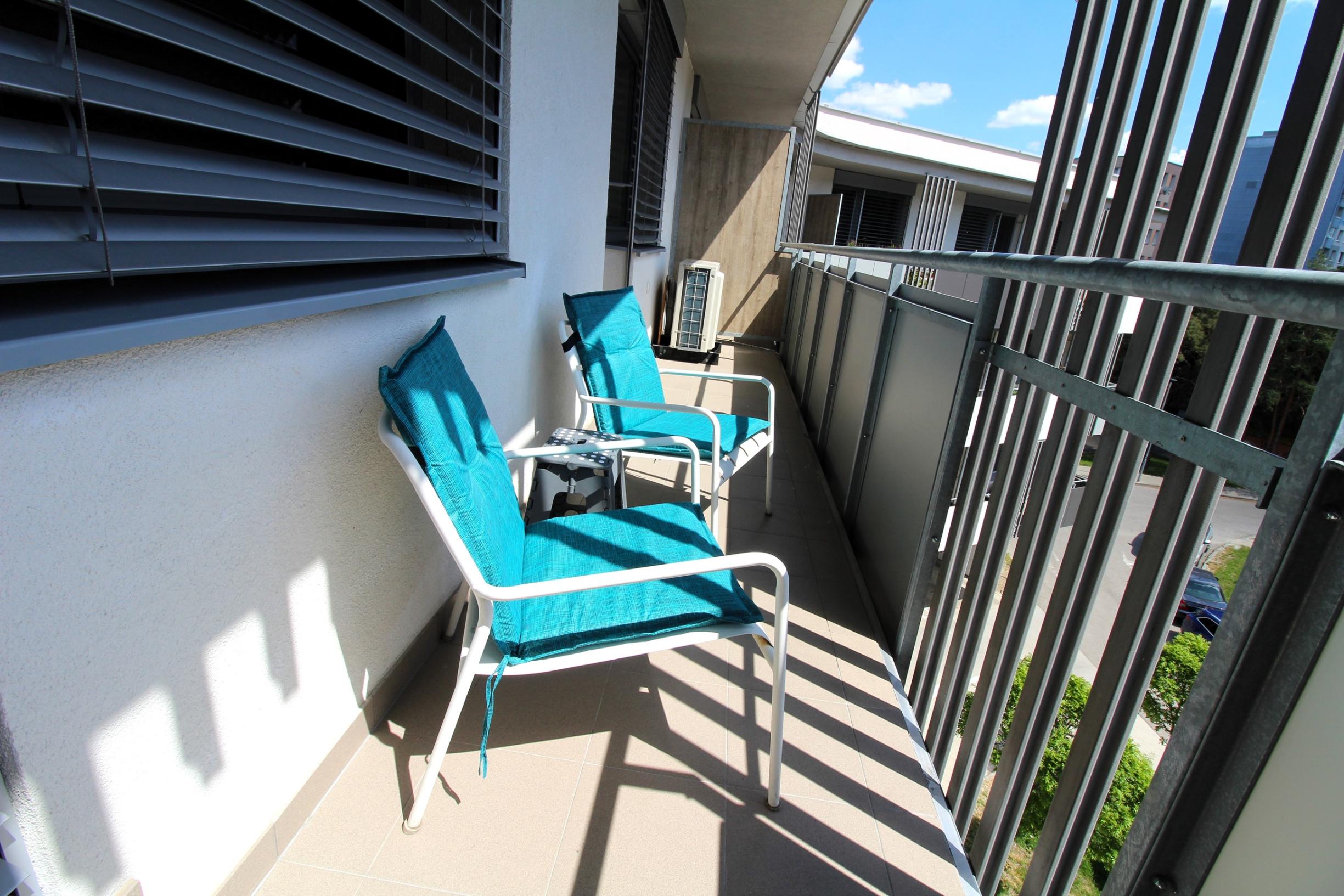 TOP!!! MODERNÝ 2I APARTMÁN S VEĽKÝM BALKÓNOM A PARKOVANÍM V NOVOSTAVBE
