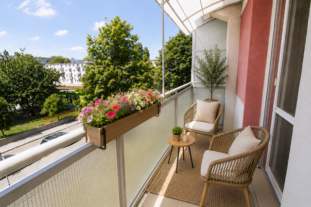 PRIESTRANNÝ, KOMPLETNE ZREKONŠTRUOVANÝ 3I BYT S BALKÓNOM NA HABURSKEJ